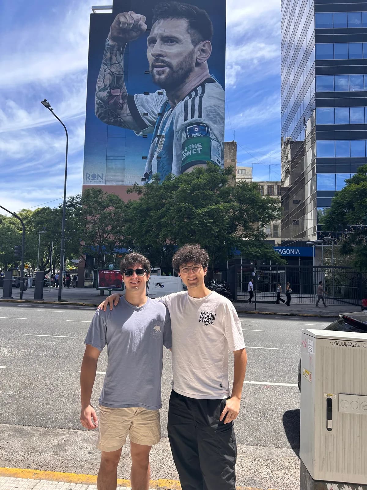 Efe Dincaslan in Buenos Aires, Argentina, in front of a Lionel Messi mural
